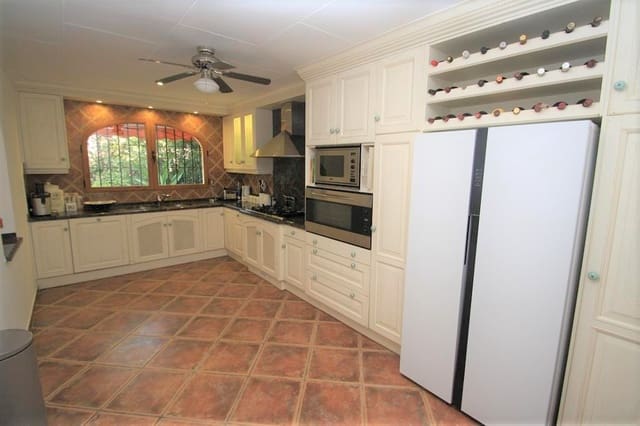 6 makuuhuone Huvila myytävänä paikassa Casco Urbano, Teulada-Moraira mukana uima-altaan 
autotalli - 1 100 000 € (Ref: 9564337)