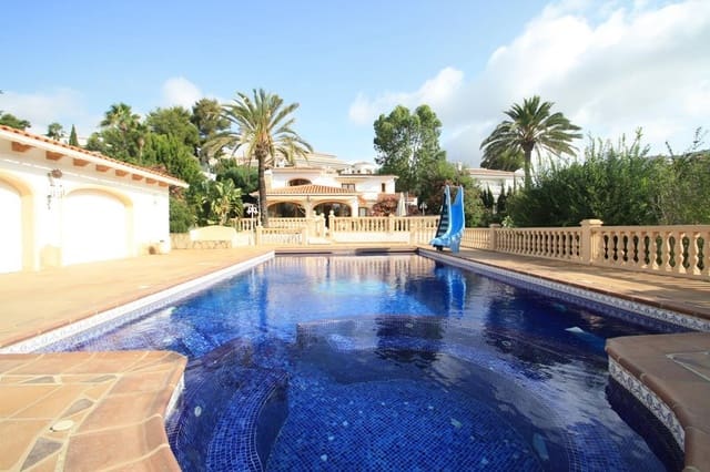 6 makuuhuone Huvila myytävänä paikassa Casco Urbano, Teulada-Moraira mukana uima-altaan 
autotalli - 1 100 000 € (Ref: 9564337)