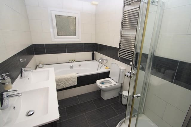 6 makuuhuone Huvila myytävänä paikassa Casco Urbano, Teulada-Moraira mukana uima-altaan 
autotalli - 1 100 000 € (Ref: 9564337)