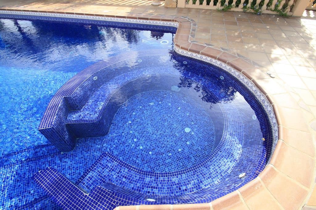 6 makuuhuone Huvila myytävänä paikassa Moraira mukana uima-altaan 
autotalli - 1 100 000 € (Ref: 9564337)