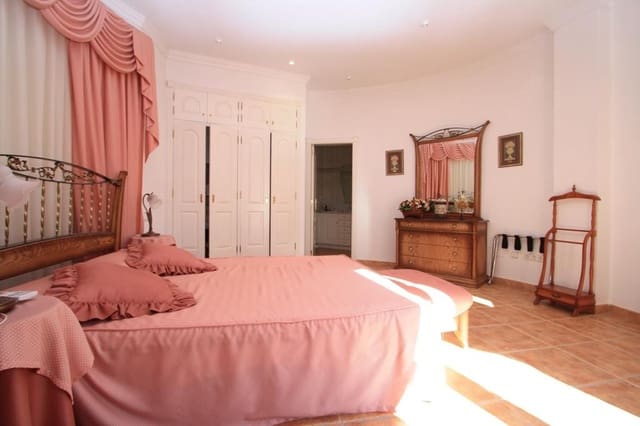 5 Zimmer Villa zu verkaufen in Oltamar - Cucarres, Calpe / Calp mit Pool Garage - 1.500.000 € (Ref: 9564340)