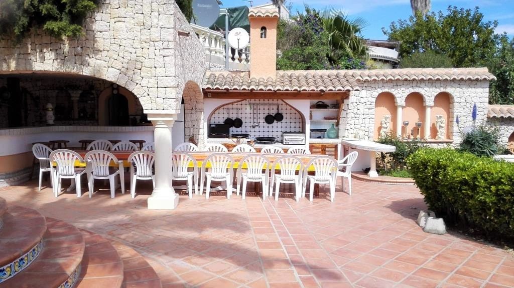 8 sypialnia Willa na sprzedaż w Benissa z basenem garażem - 795 000 € (Ref: 9590724)