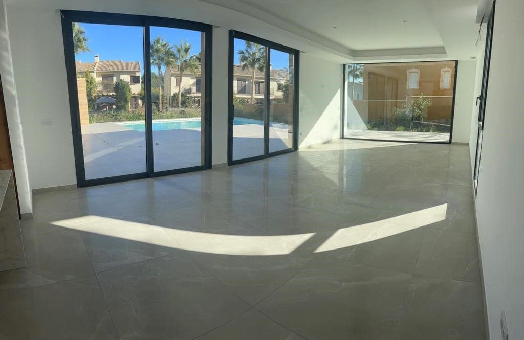 4 bedroom Villa for sale in Calpe / Calp with pool garage - € 1,125,000 (Ref: 9590725)