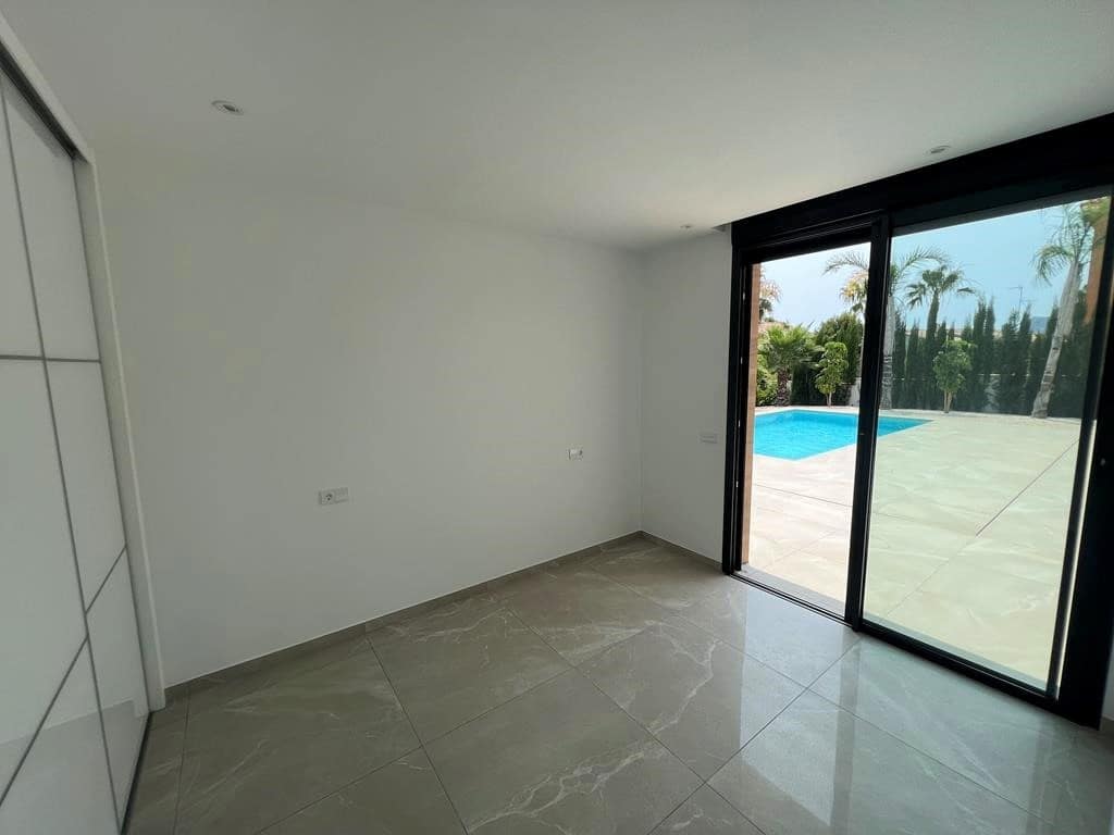 4 bedroom Villa for sale in Calpe / Calp with pool garage - € 1,125,000 (Ref: 9590725)