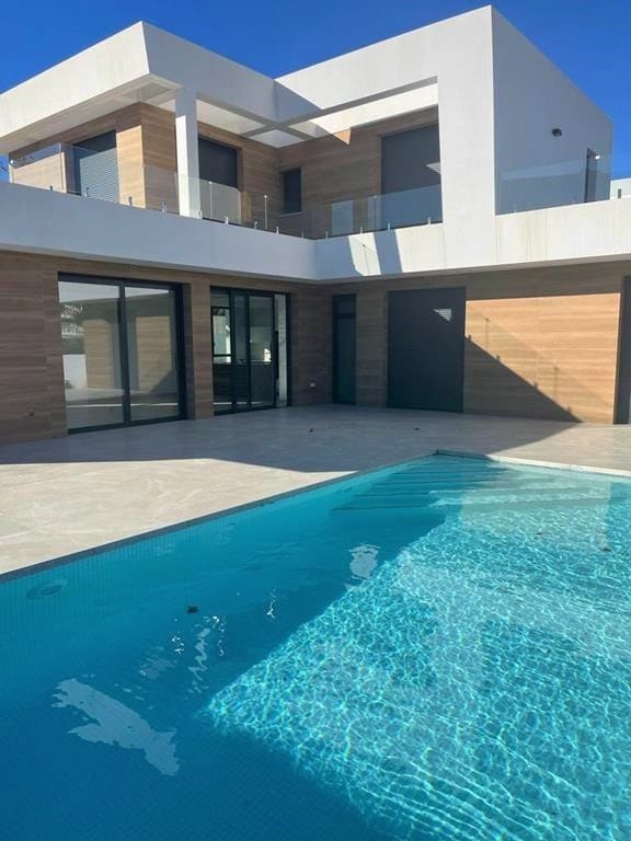 4 bedroom Villa for sale in Calpe / Calp with pool garage - € 1,125,000 (Ref: 9590725)
