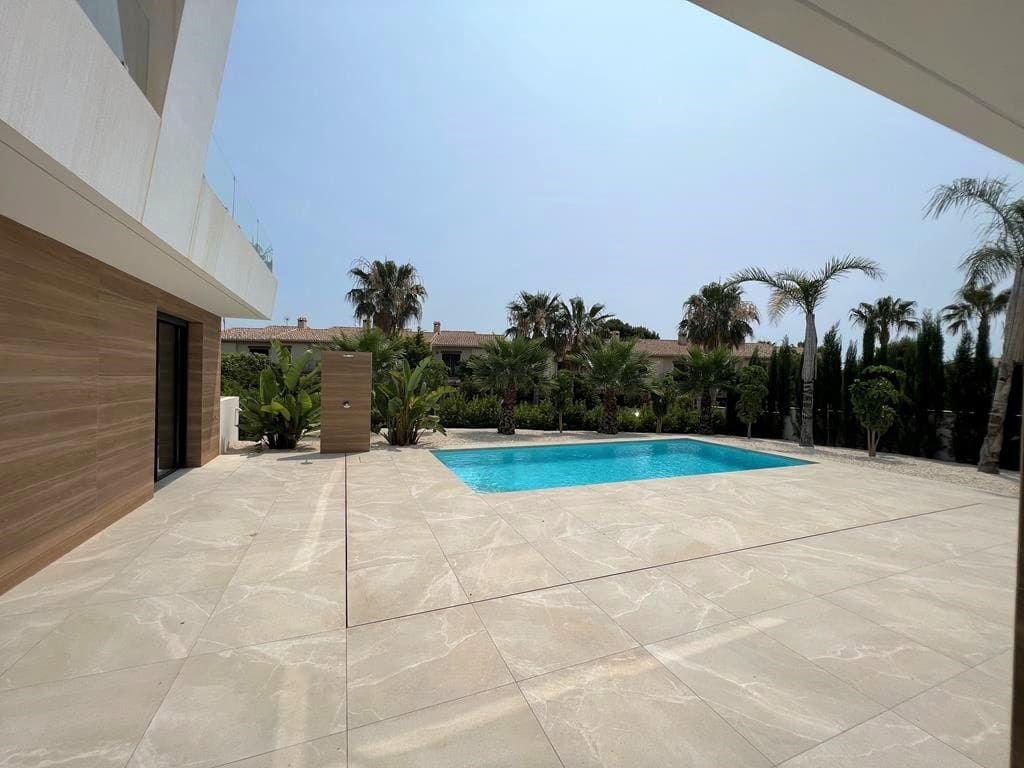 4 bedroom Villa for sale in Calpe / Calp with pool garage - € 1,125,000 (Ref: 9590725)