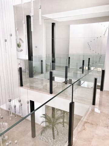 4 makuuhuone Huvila myytävänä paikassa Altea mukana uima-altaan 
autotalli - 2 000 000 € (Ref: 9594677)