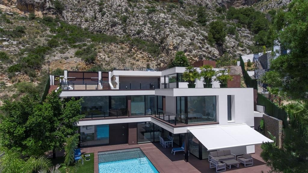 4 makuuhuone Huvila myytävänä paikassa Altea mukana uima-altaan 
autotalli - 2 000 000 € (Ref: 9594677)