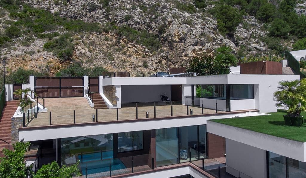 4 makuuhuone Huvila myytävänä paikassa Altea mukana uima-altaan 
autotalli - 2 000 000 € (Ref: 9594677)