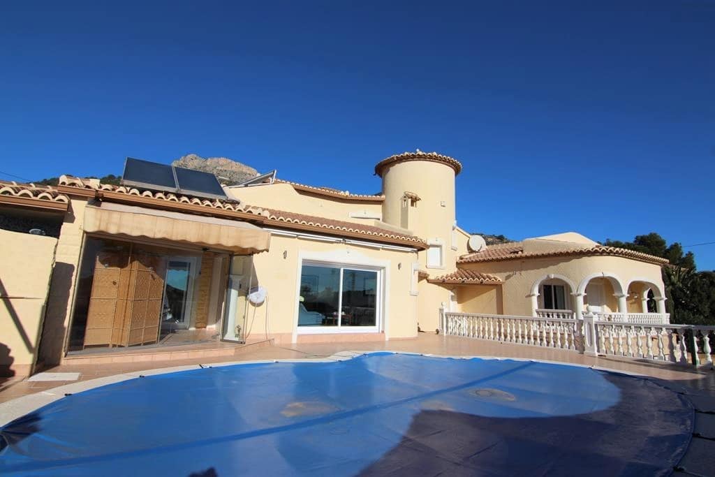 5 soverom Villa til salgs i Calpe / Calp med svømmebasseng garasje - € 749 000 (Ref: 9594678)