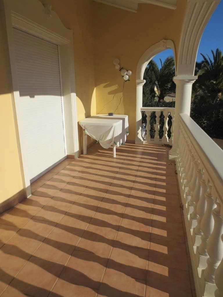 5 soverom Villa til salgs i Calpe / Calp med svømmebasseng garasje - € 749 000 (Ref: 9594678)