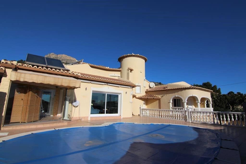 5 soverom Villa til salgs i Calpe / Calp med svømmebasseng garasje - € 749 000 (Ref: 9594678)