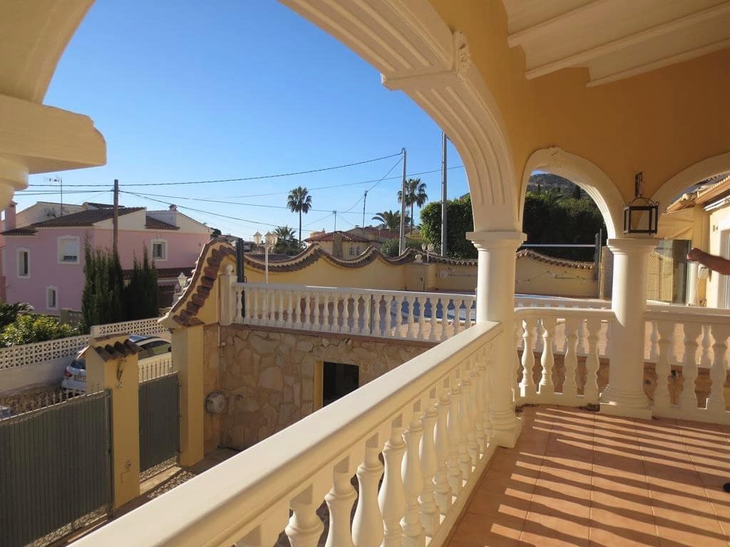 5 soverom Villa til salgs i Calpe / Calp med svømmebasseng garasje - € 749 000 (Ref: 9594678)