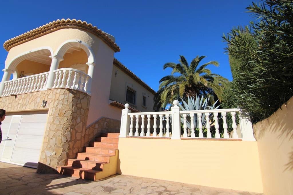5 soverom Villa til salgs i Calpe / Calp med svømmebasseng garasje - € 749 000 (Ref: 9594678)