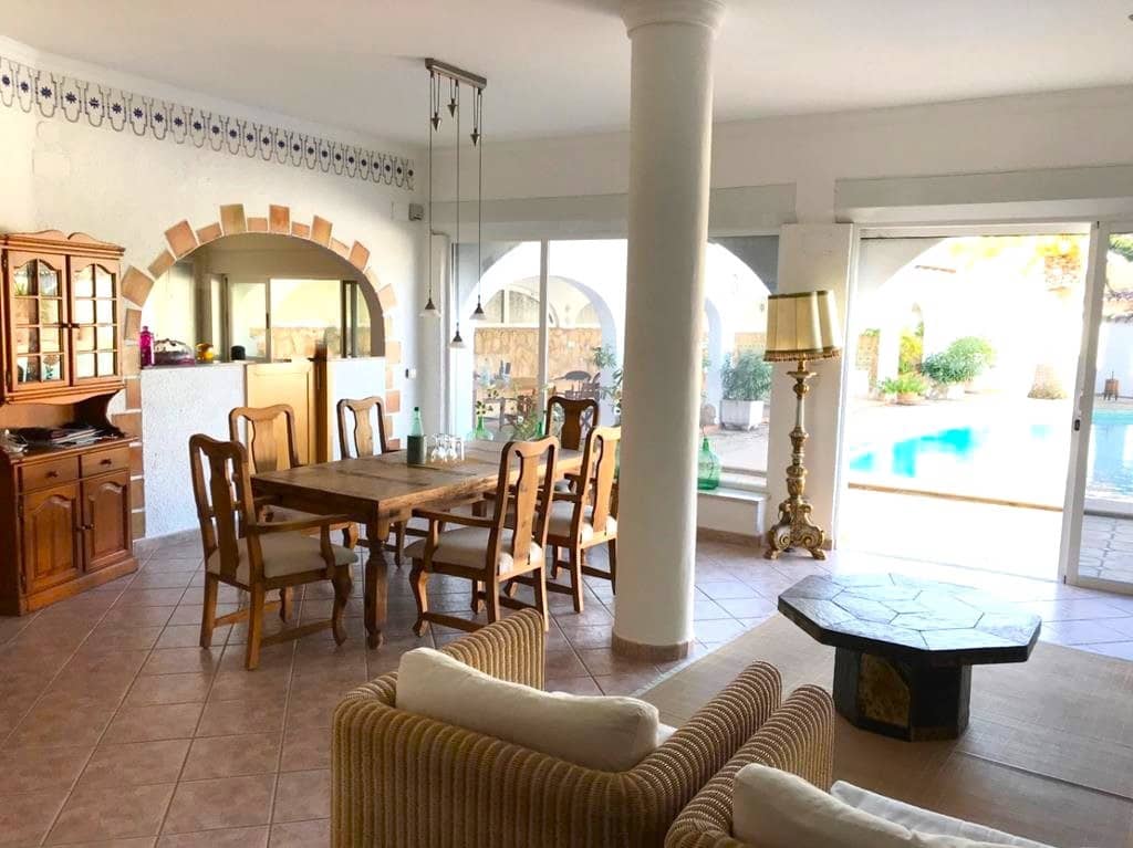 8 slaapkamer Villa te koop in Calpe / Calp met zwembad garage - € 790.000 (Ref: 9594681)