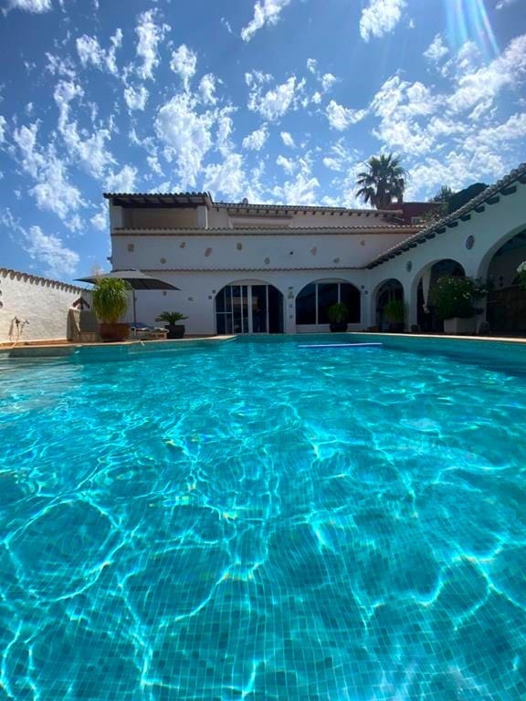 8 slaapkamer Villa te koop in Calpe / Calp met zwembad garage - € 790.000 (Ref: 9594681)