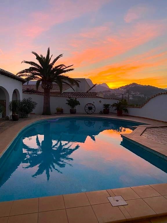 8 slaapkamer Villa te koop in Calpe / Calp met zwembad garage - € 790.000 (Ref: 9594681)
