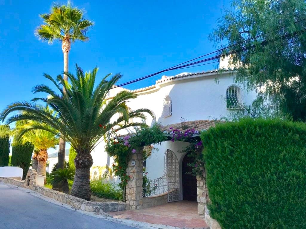 8 slaapkamer Villa te koop in Calpe / Calp met zwembad garage - € 790.000 (Ref: 9594681)