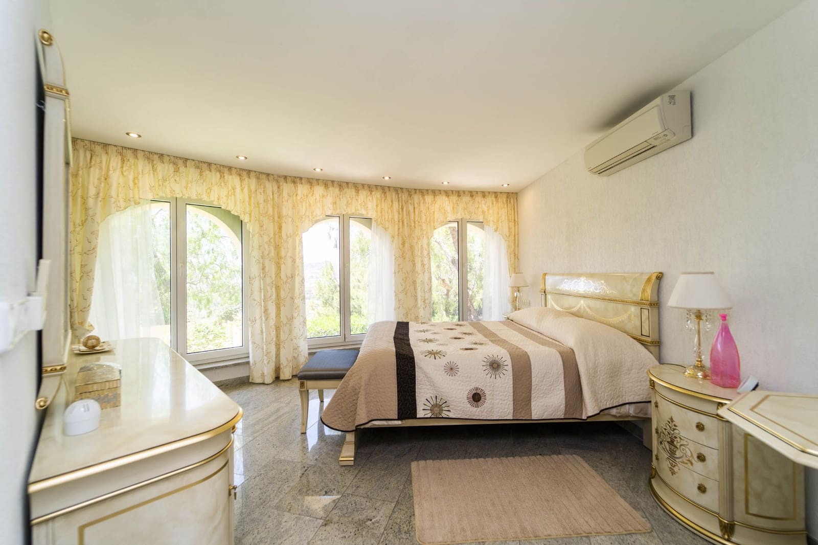 6 bedroom Villa for sale in Calpe / Calp with pool garage - € 2,400,000 (Ref: 9594685)