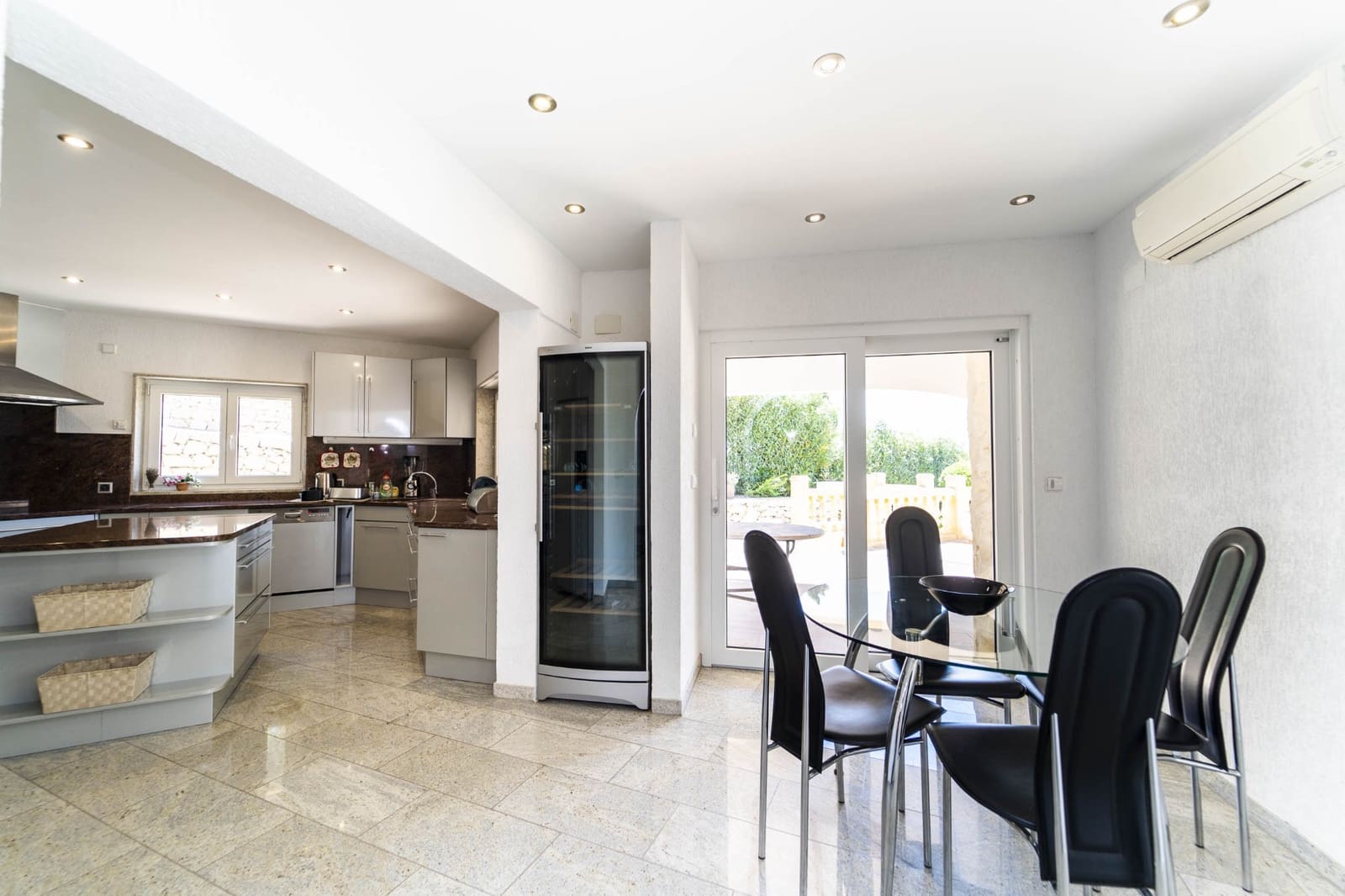 6 bedroom Villa for sale in Calpe / Calp with pool garage - € 2,400,000 (Ref: 9594685)