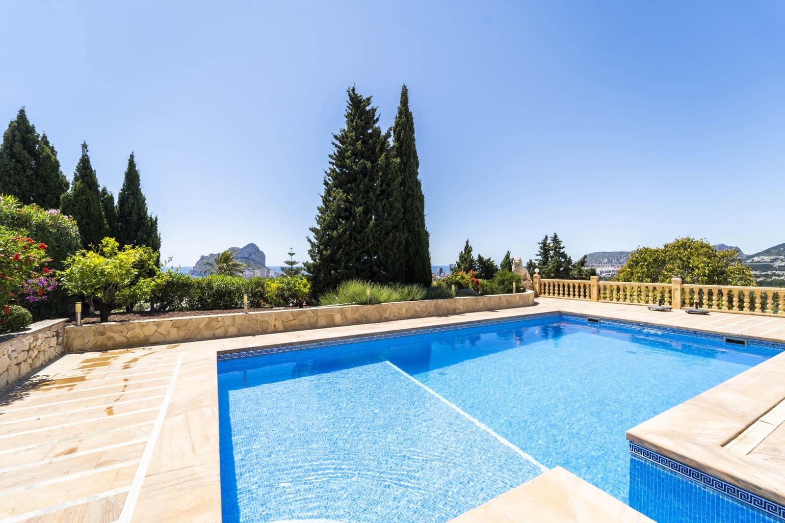 6 bedroom Villa for sale in Calpe / Calp with pool garage - € 2,400,000 (Ref: 9594685)