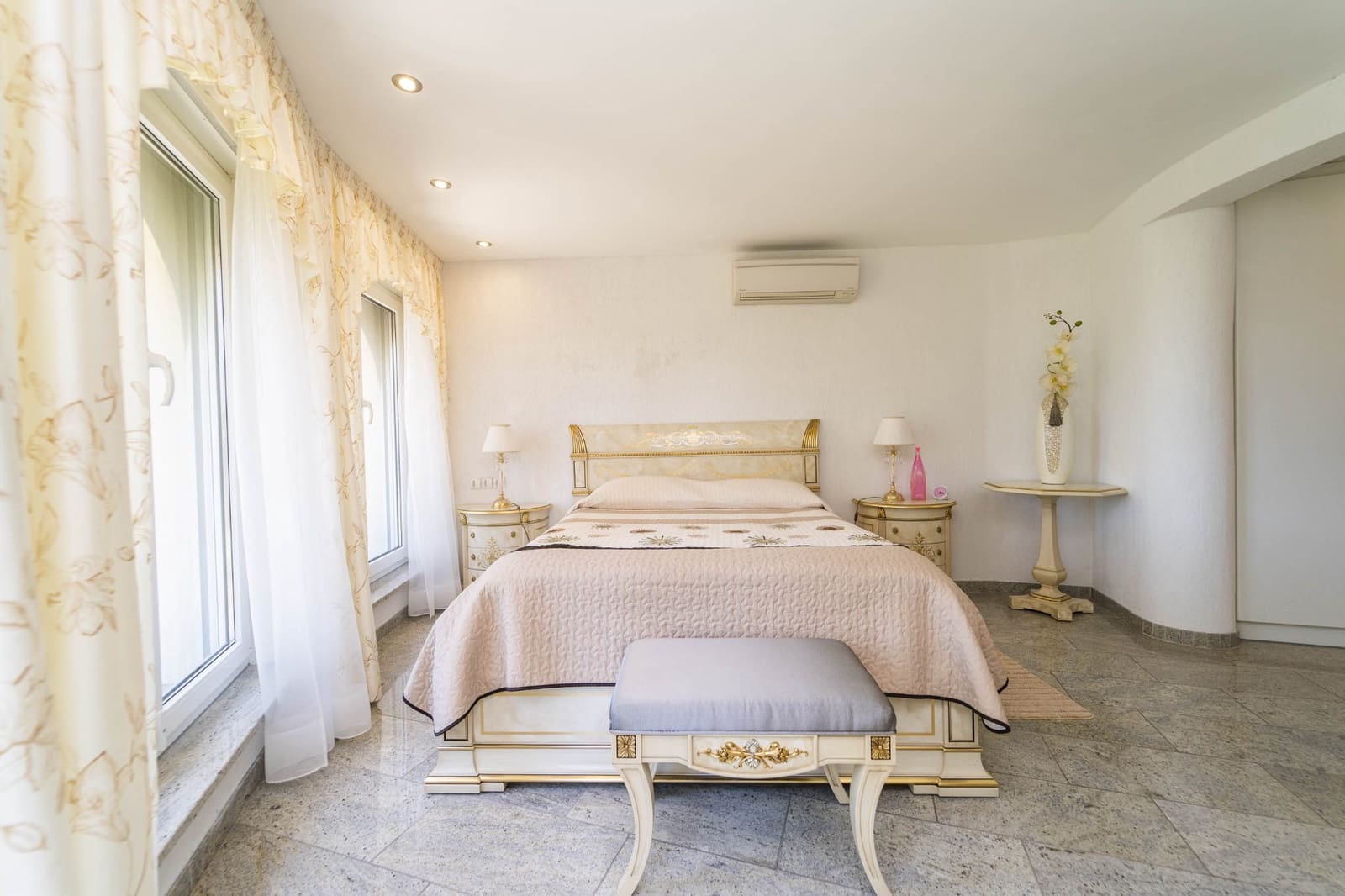 6 bedroom Villa for sale in Calpe / Calp with pool garage - € 2,400,000 (Ref: 9594685)