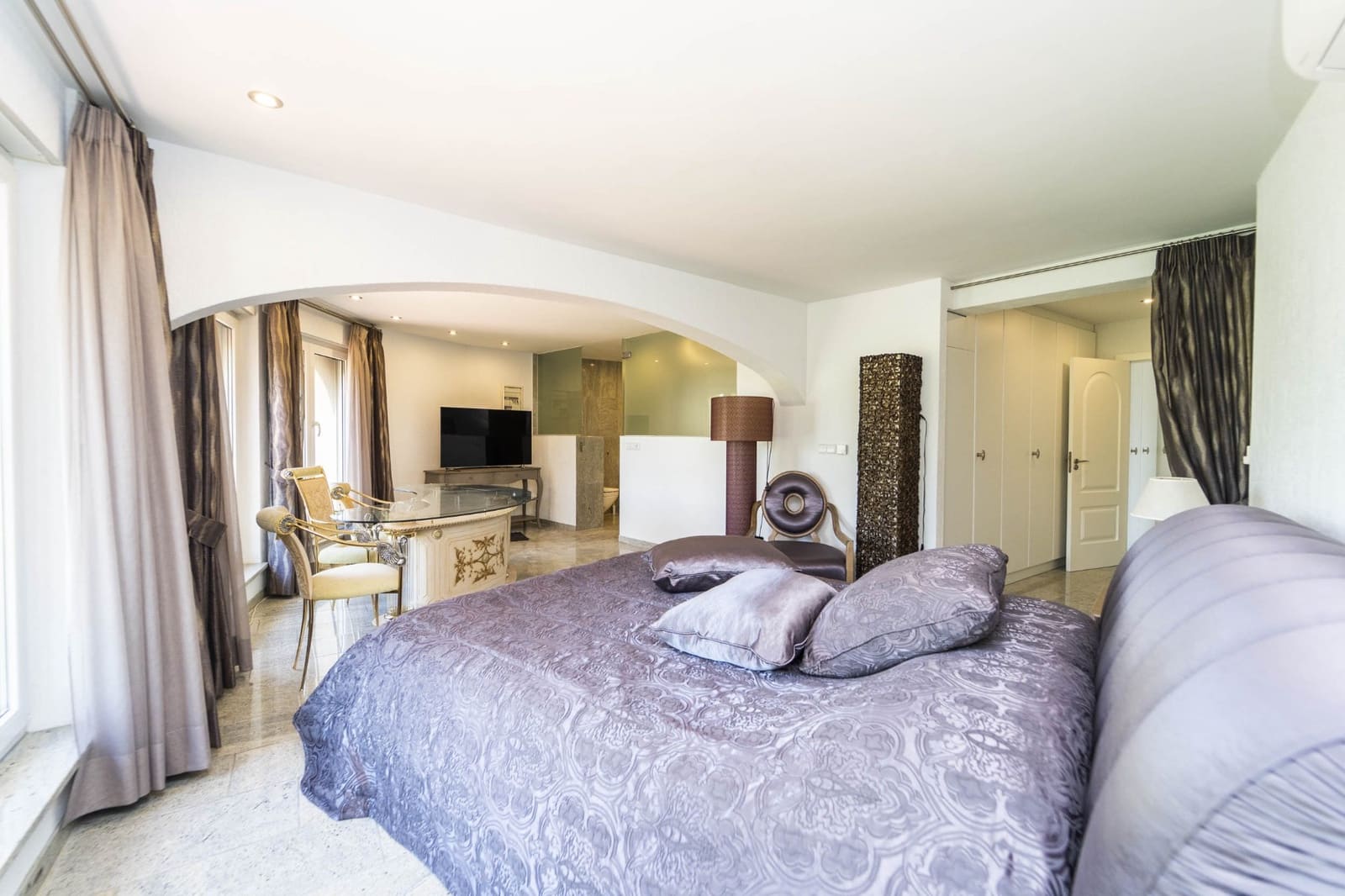 6 bedroom Villa for sale in Calpe / Calp with pool garage - € 2,400,000 (Ref: 9594685)