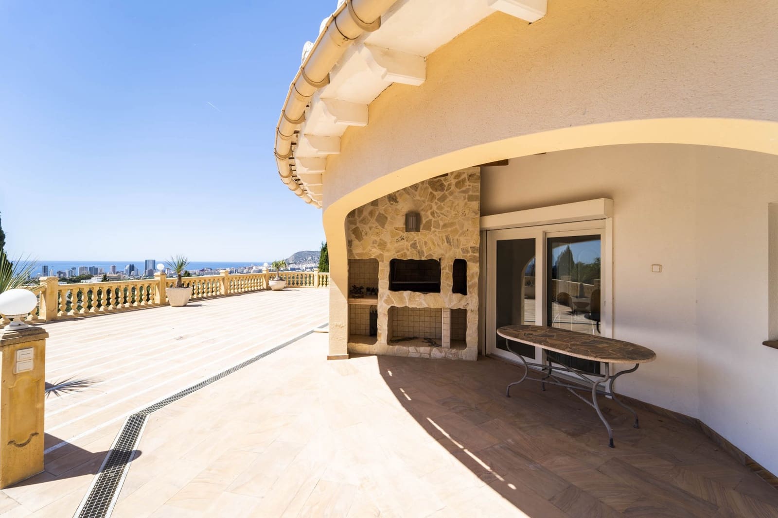 6 bedroom Villa for sale in Calpe / Calp with pool garage - € 2,400,000 (Ref: 9594685)