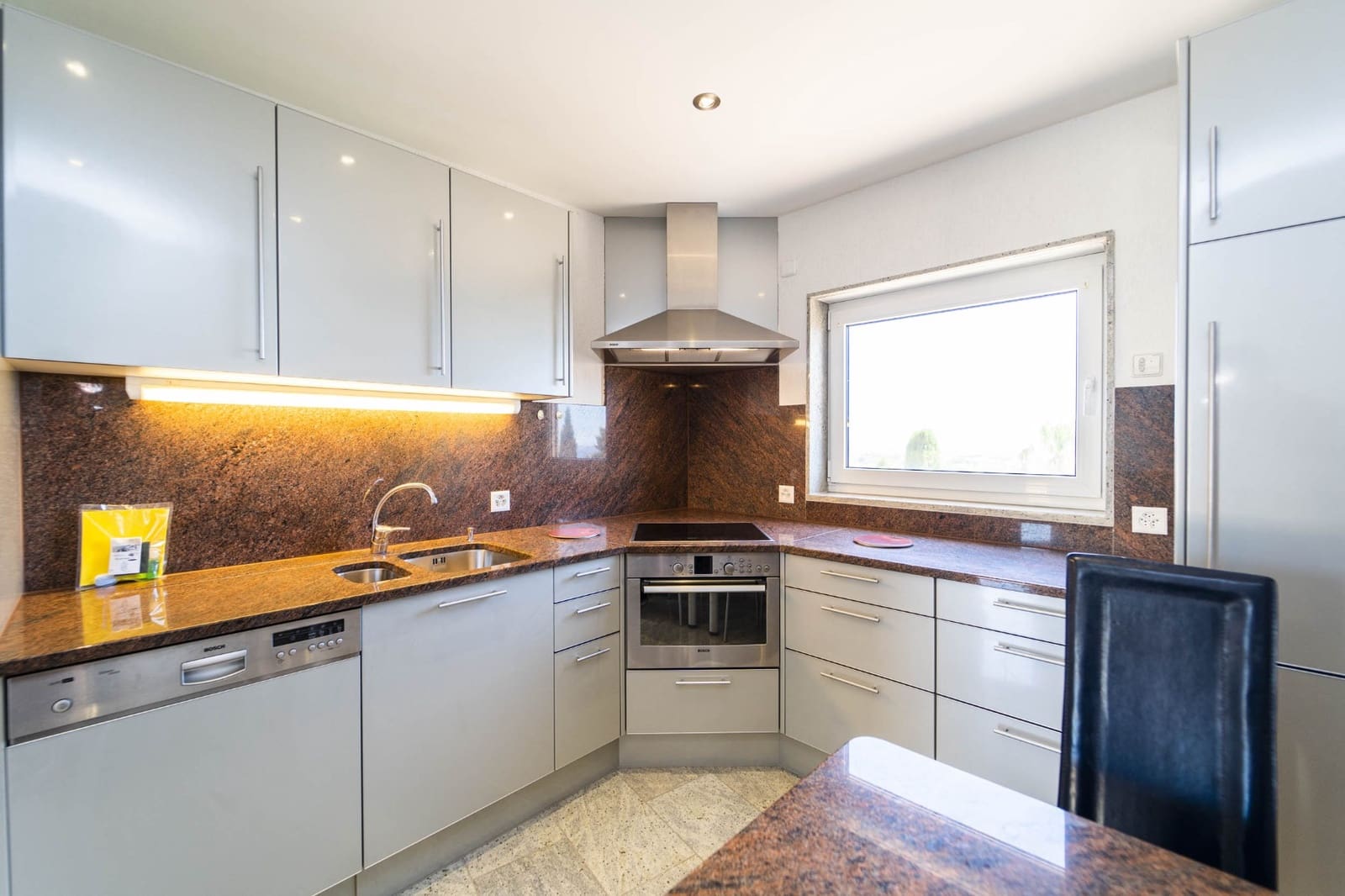 6 bedroom Villa for sale in Calpe / Calp with pool garage - € 2,400,000 (Ref: 9594685)