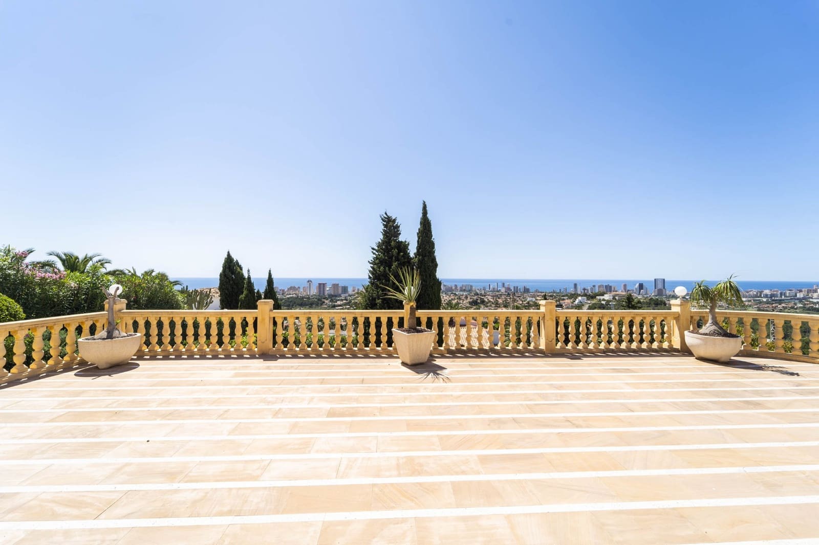 6 bedroom Villa for sale in Calpe / Calp with pool garage - € 2,400,000 (Ref: 9594685)