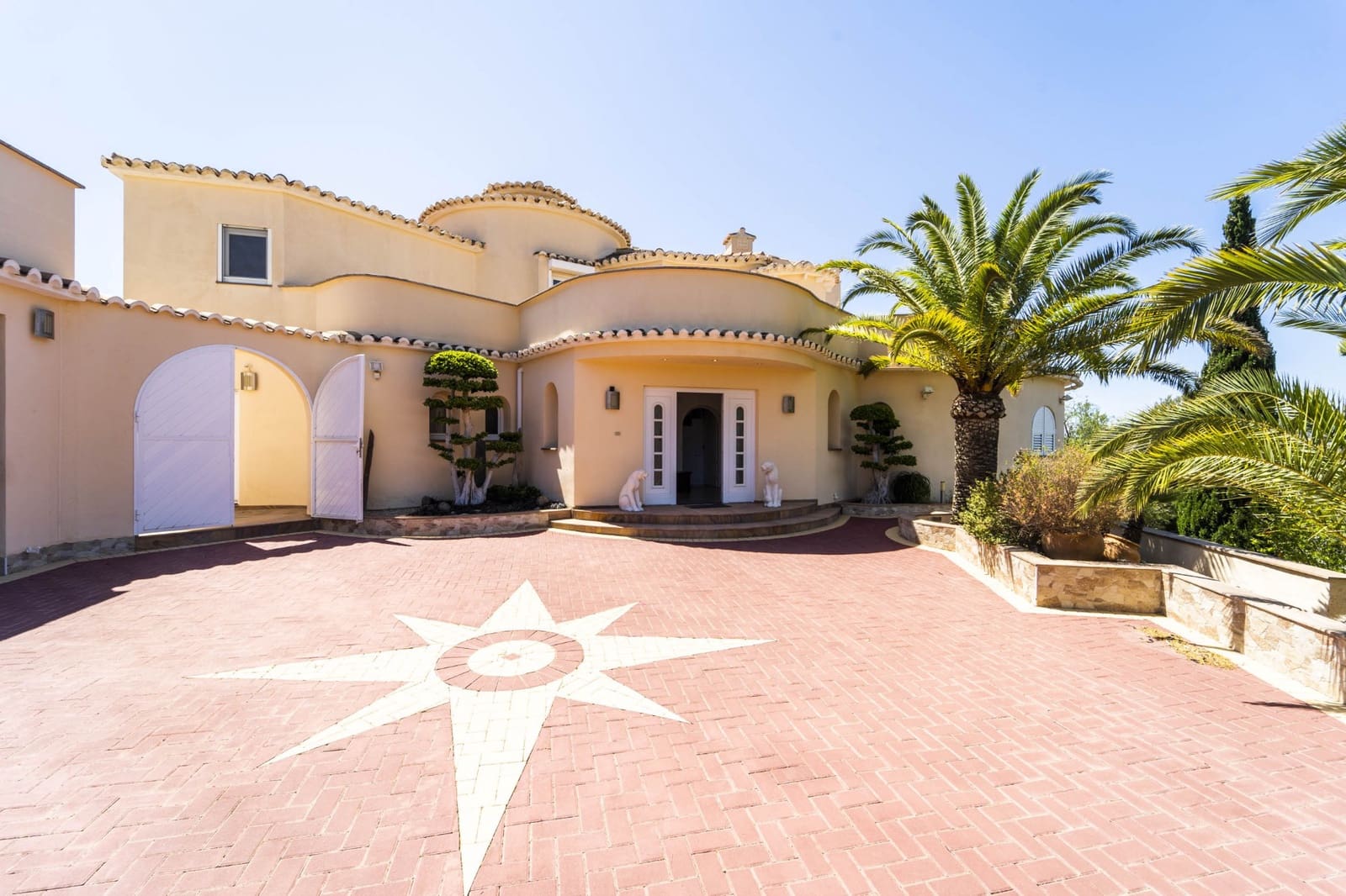 6 bedroom Villa for sale in Calpe / Calp with pool garage - € 2,400,000 (Ref: 9594685)