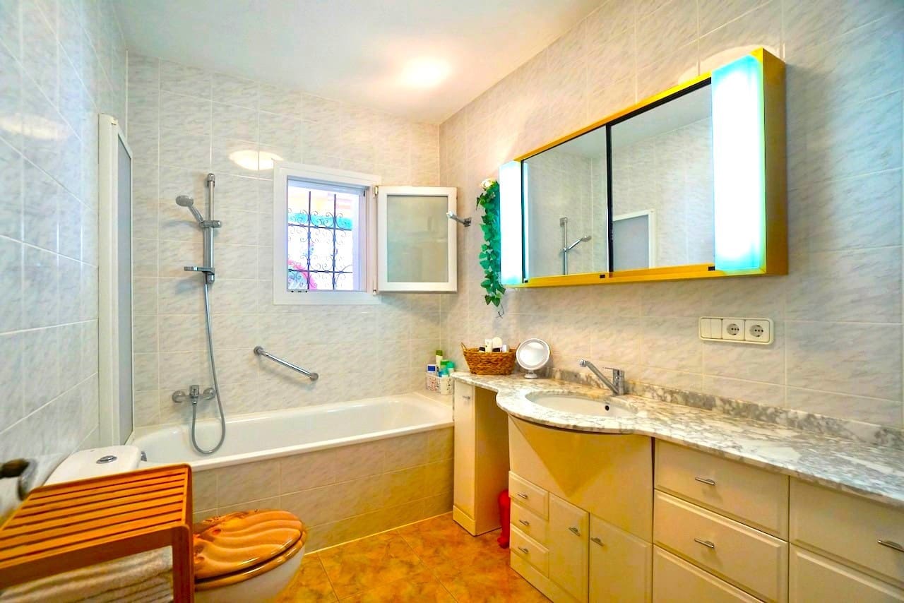 4 bedroom Villa for sale in Benissa with pool garage - € 595,000 (Ref: 9610827)