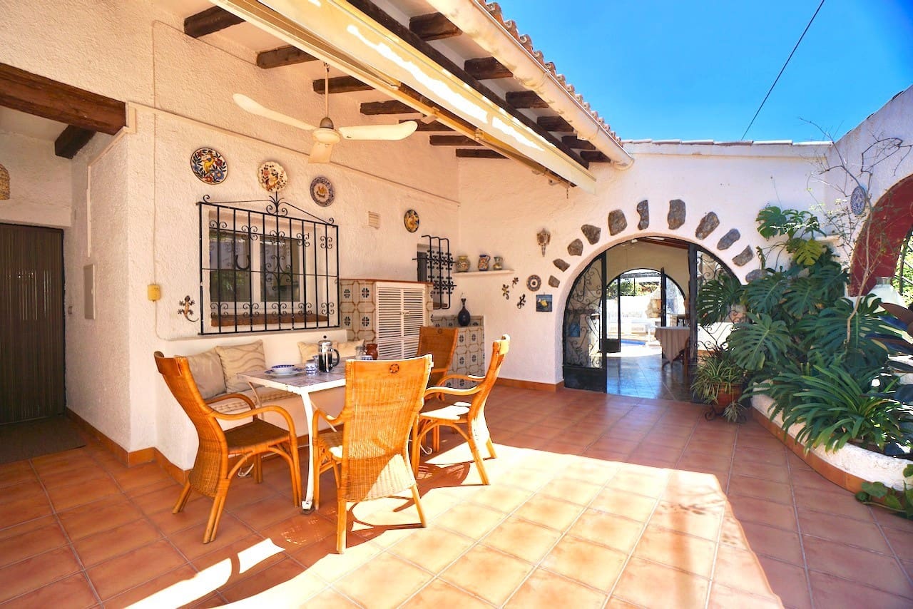4 bedroom Villa for sale in Benissa with pool garage - € 595,000 (Ref: 9610827)
