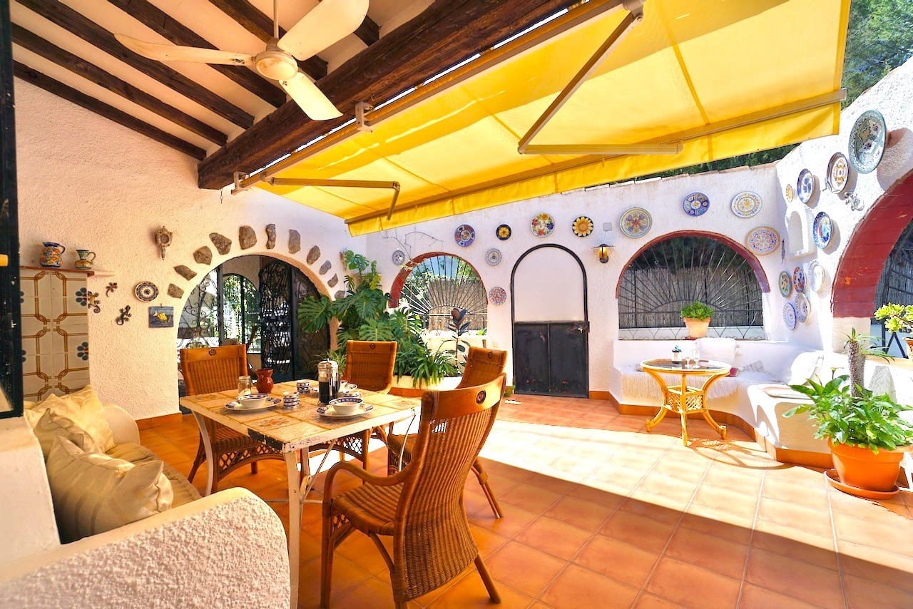 4 bedroom Villa for sale in Benissa with pool garage - € 595,000 (Ref: 9610827)