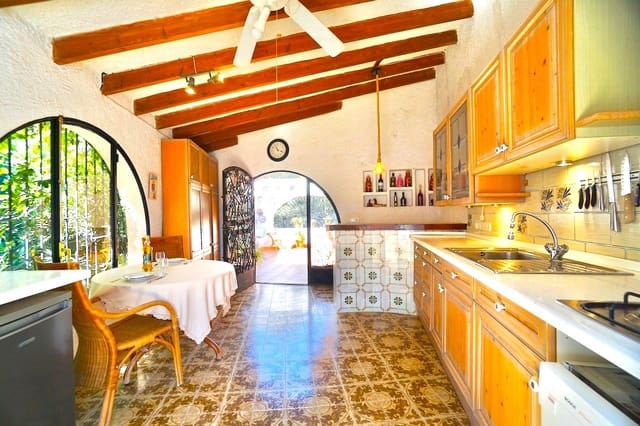 4 bedroom Villa for sale in Benissa with pool garage - € 595,000 (Ref: 9610827)