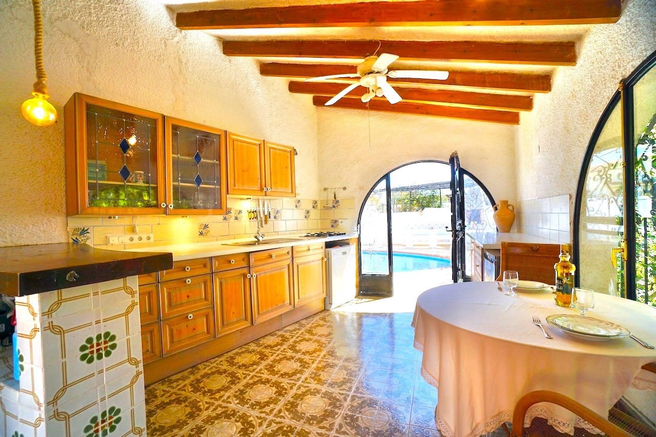 4 bedroom Villa for sale in Benissa with pool garage - € 595,000 (Ref: 9610827)