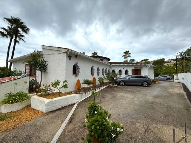 10 bedroom Villa for sale in Benissa with pool - € 600,000 (Ref: 9610828)