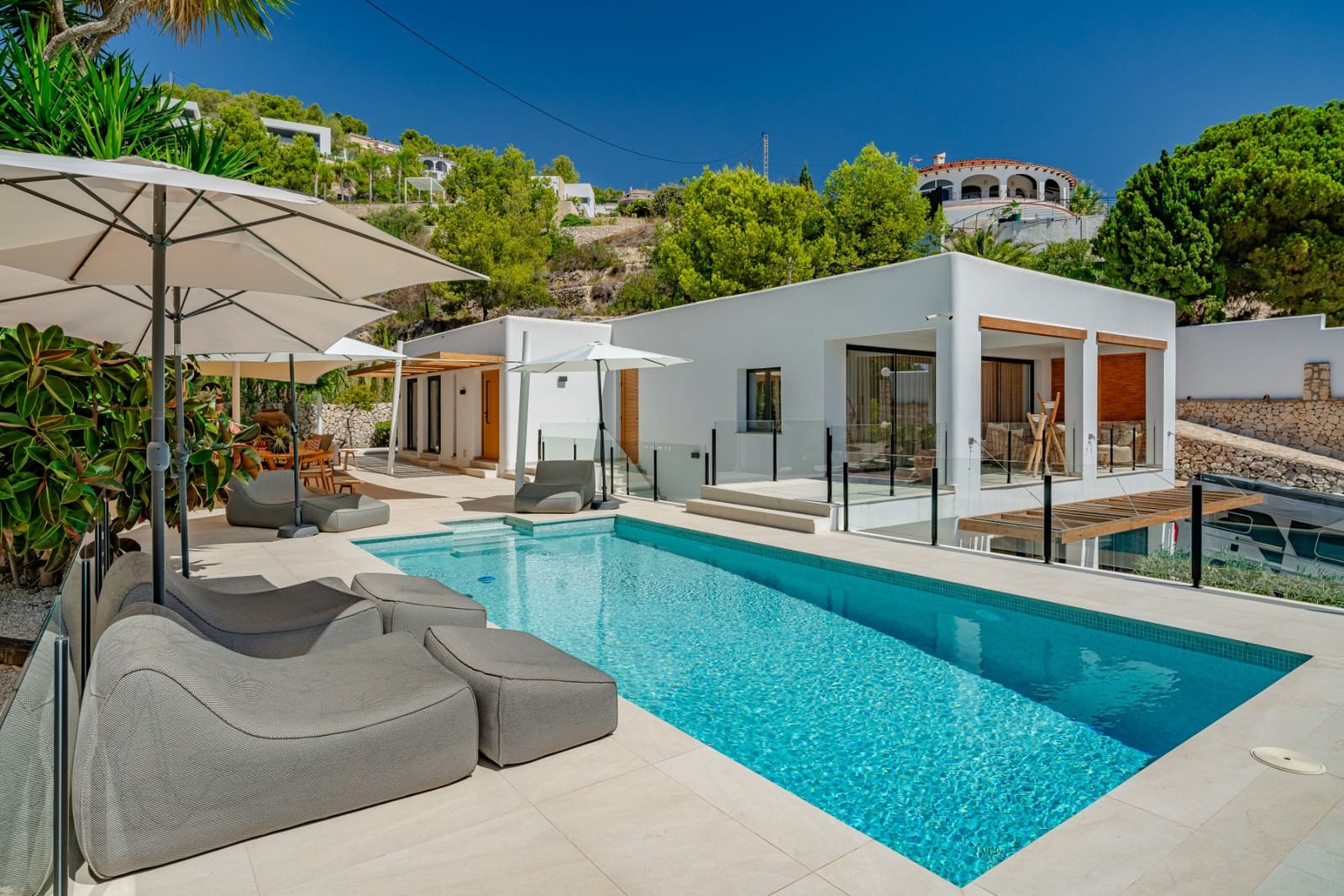 4 bedroom Villa for sale in Benissa with pool garage - € 1,950,000 (Ref: 9610830)