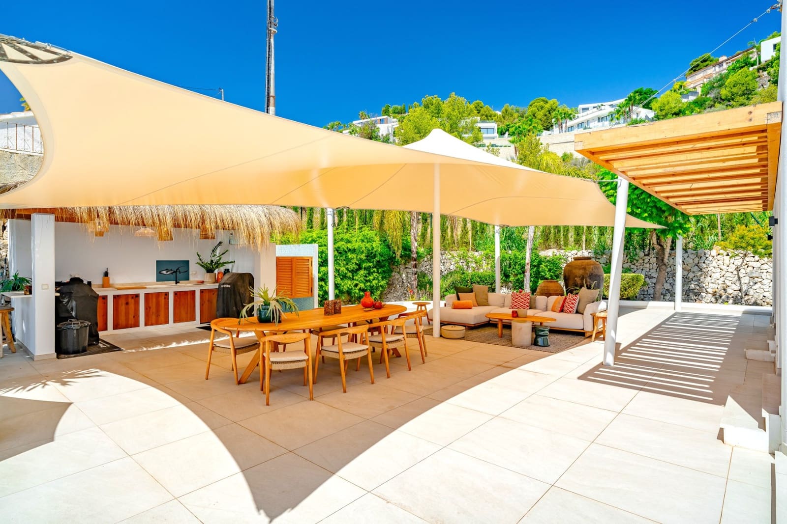 4 bedroom Villa for sale in Benissa with pool garage - € 1,950,000 (Ref: 9610830)