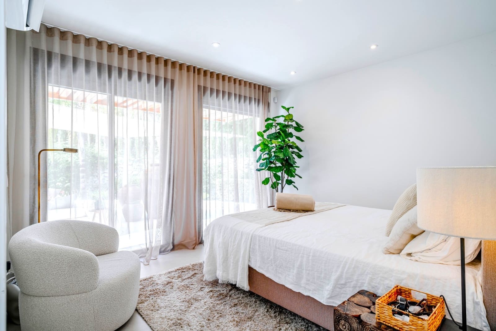 4 bedroom Villa for sale in Benissa with pool garage - € 1,950,000 (Ref: 9610830)