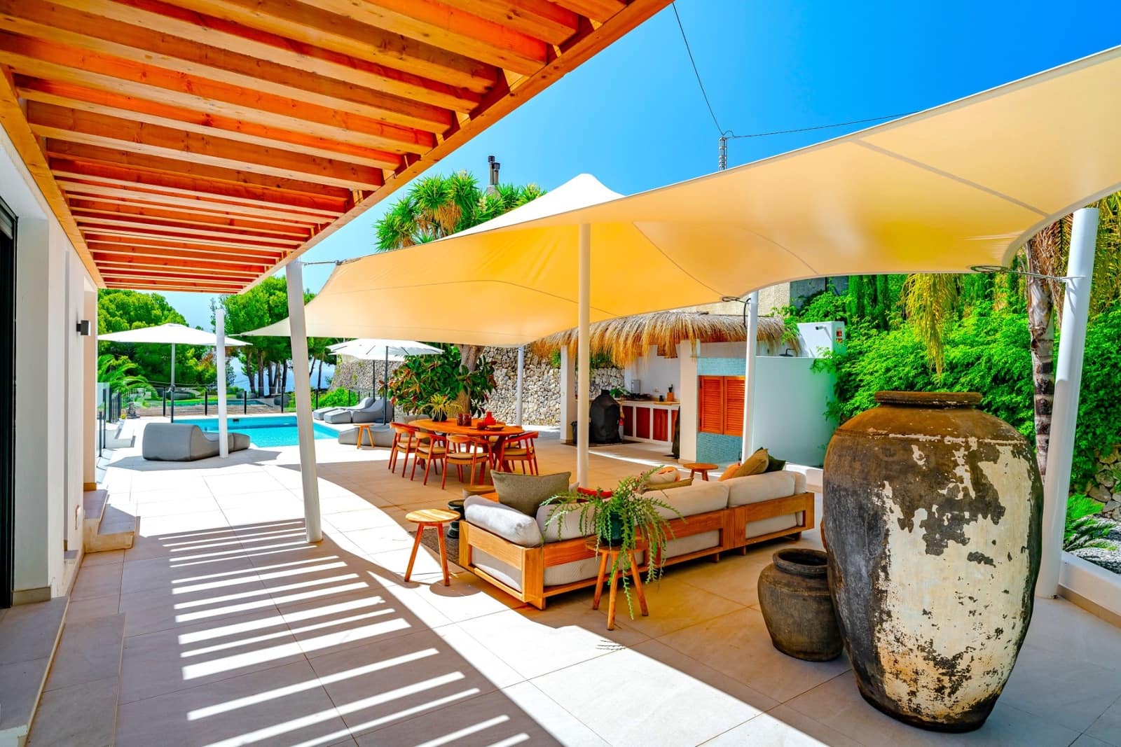 4 bedroom Villa for sale in Benissa with pool garage - € 1,950,000 (Ref: 9610830)