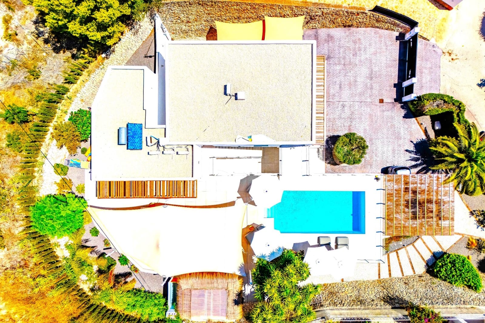 4 bedroom Villa for sale in Benissa with pool garage - € 1,950,000 (Ref: 9610830)