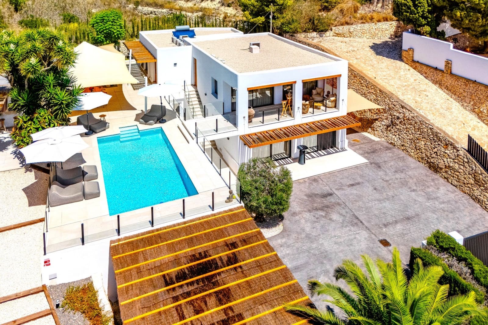 4 bedroom Villa for sale in Benissa with pool garage - € 1,950,000 (Ref: 9610830)