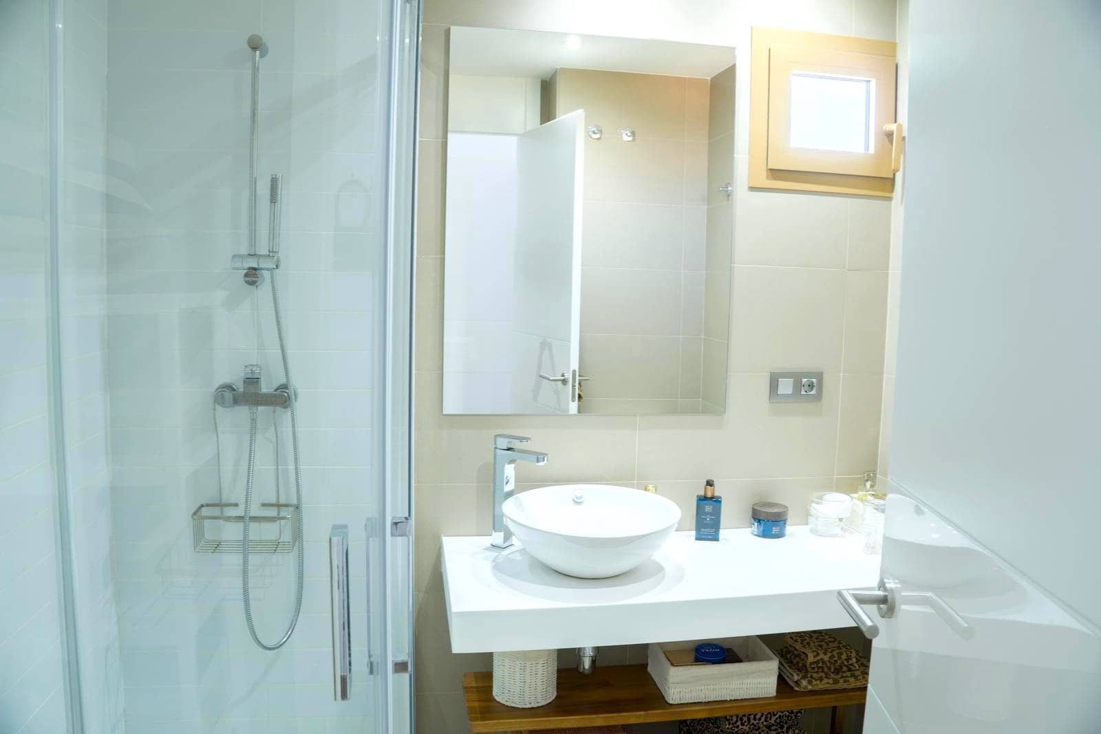 2 bedroom Apartment for sale in Benidorm with pool garage - € 749,000 (Ref: 9610831)