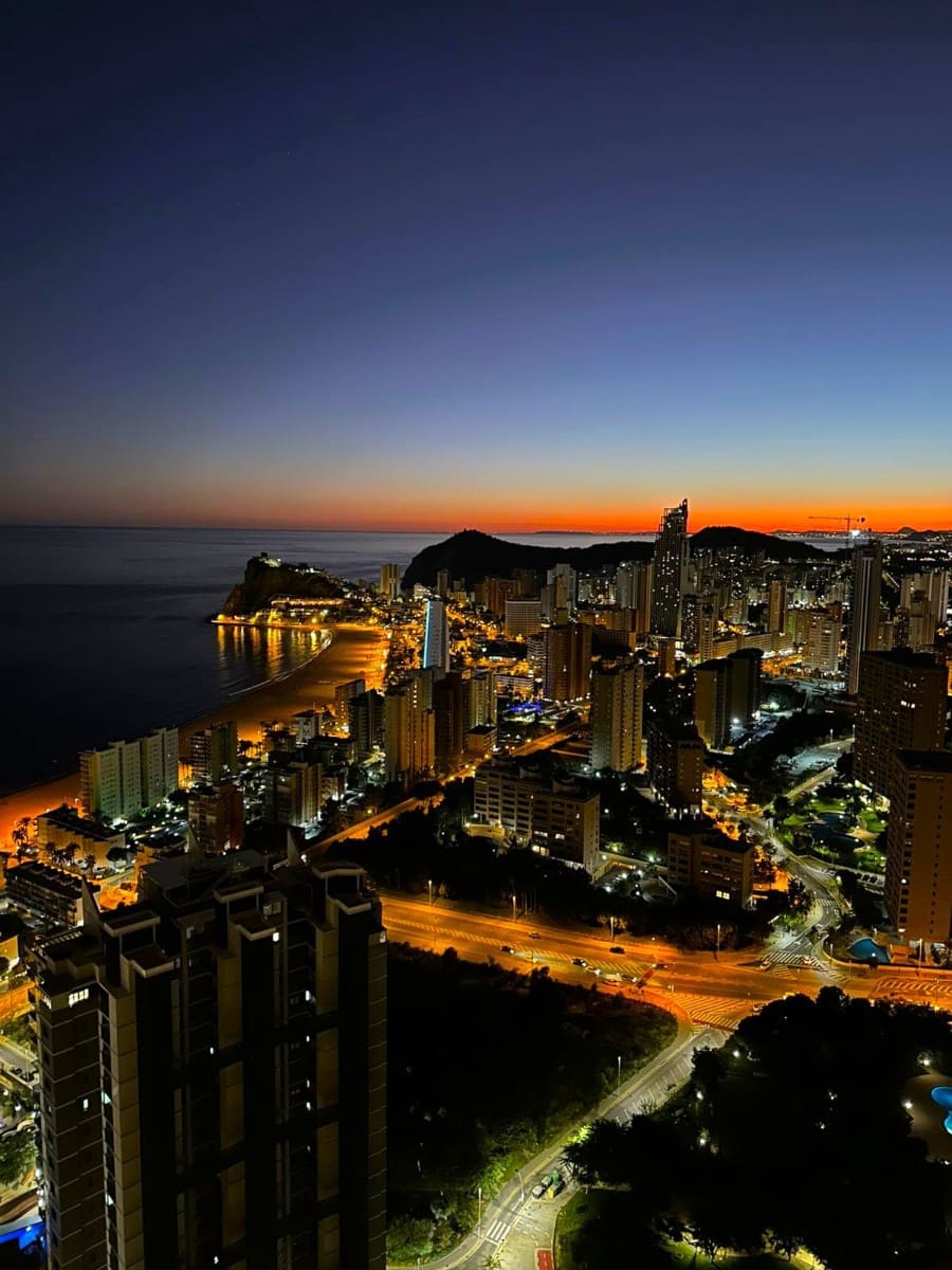 2 bedroom Apartment for sale in Benidorm with pool garage - € 749,000 (Ref: 9610831)