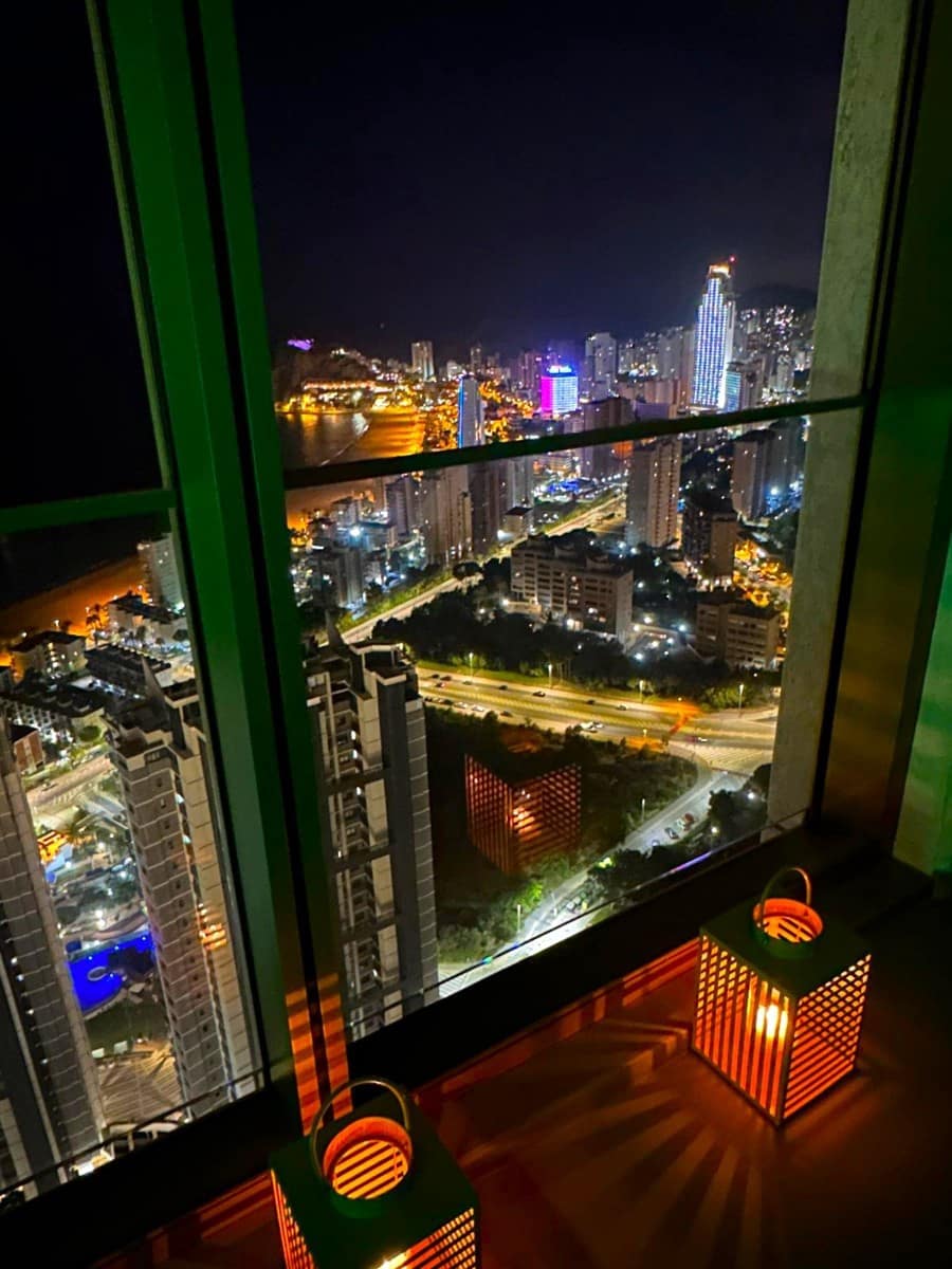 2 bedroom Apartment for sale in Benidorm with pool garage - € 749,000 (Ref: 9610831)