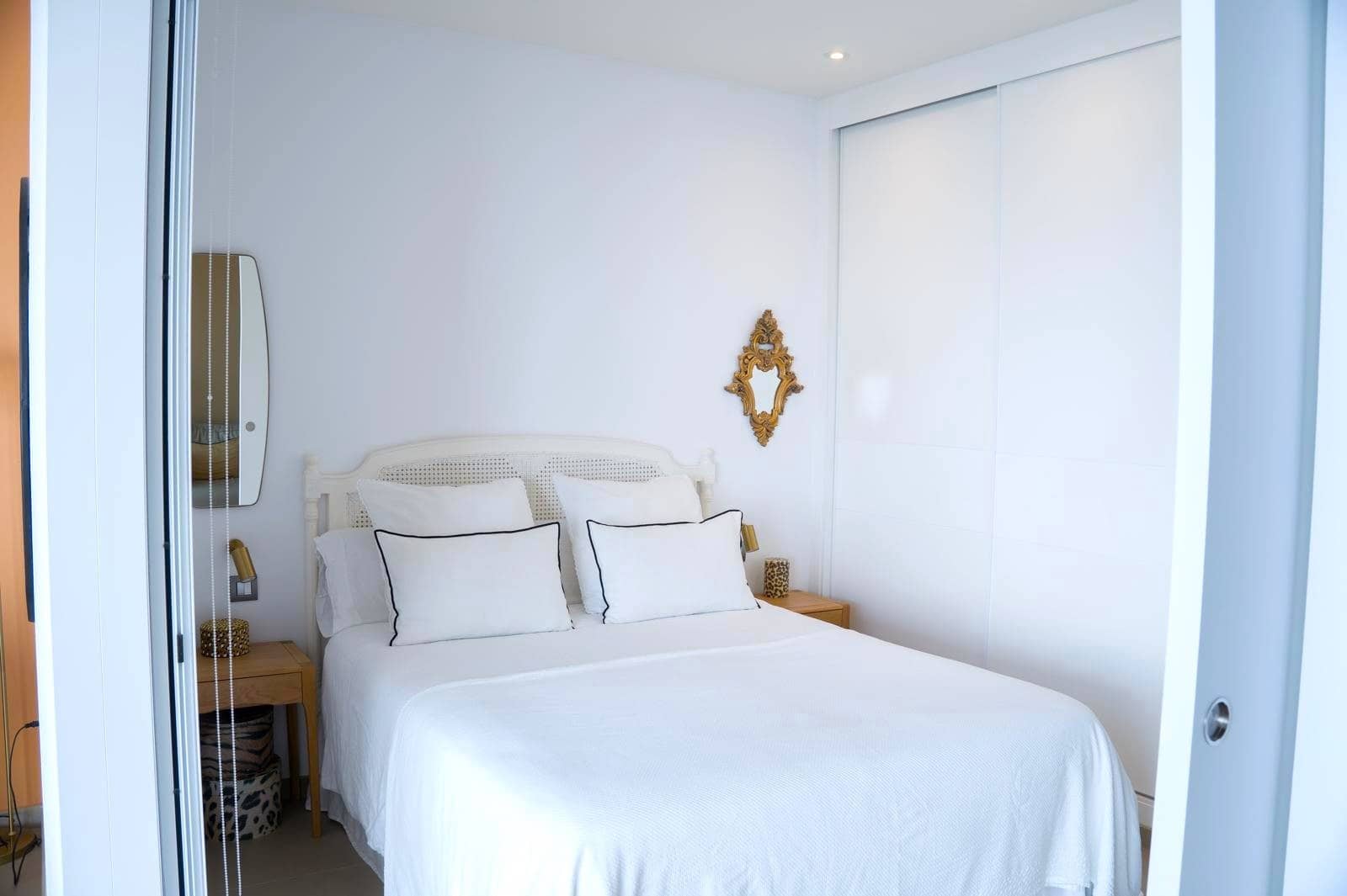 2 bedroom Apartment for sale in Benidorm with pool garage - € 749,000 (Ref: 9610831)