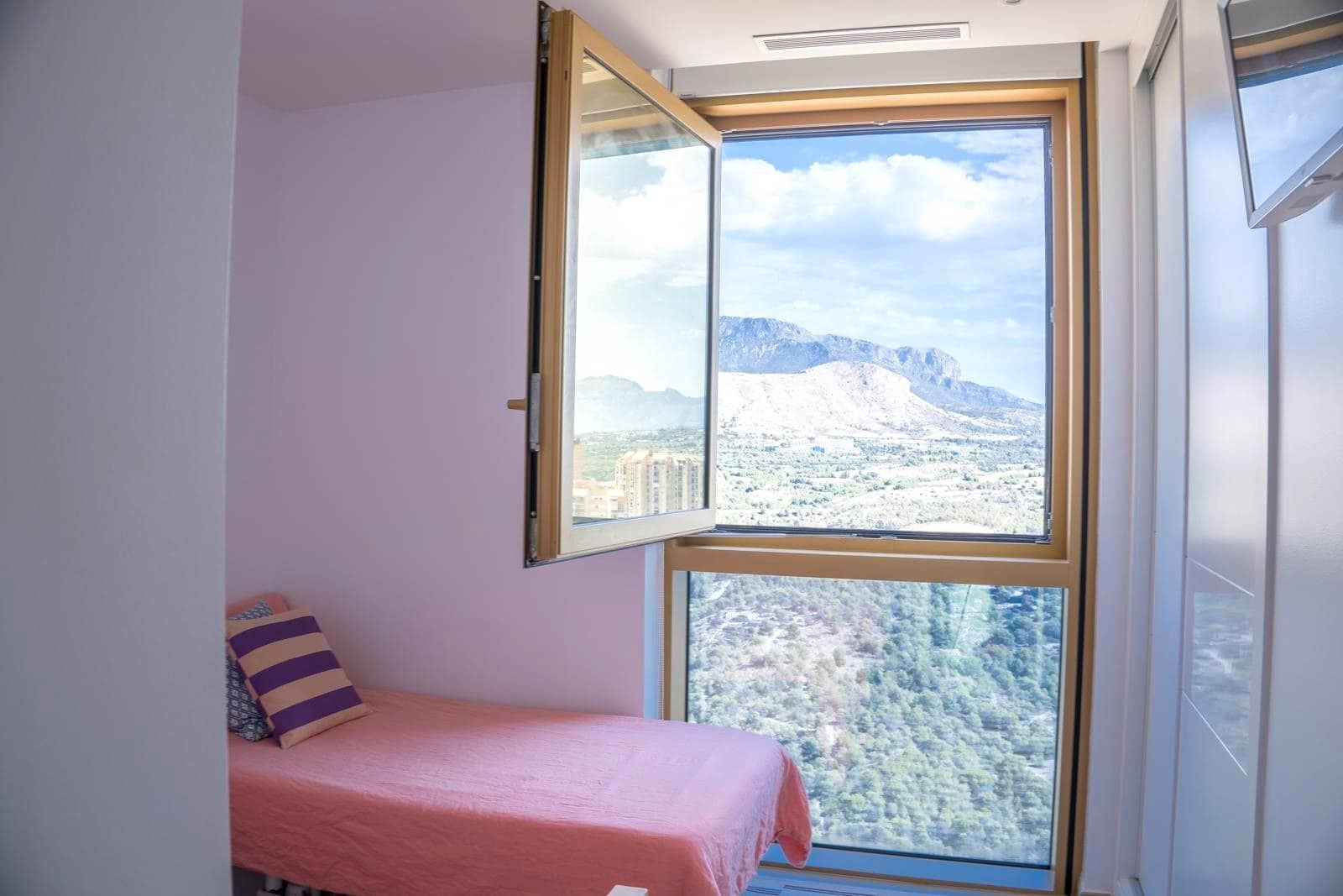 2 bedroom Apartment for sale in Benidorm with pool garage - € 749,000 (Ref: 9610831)