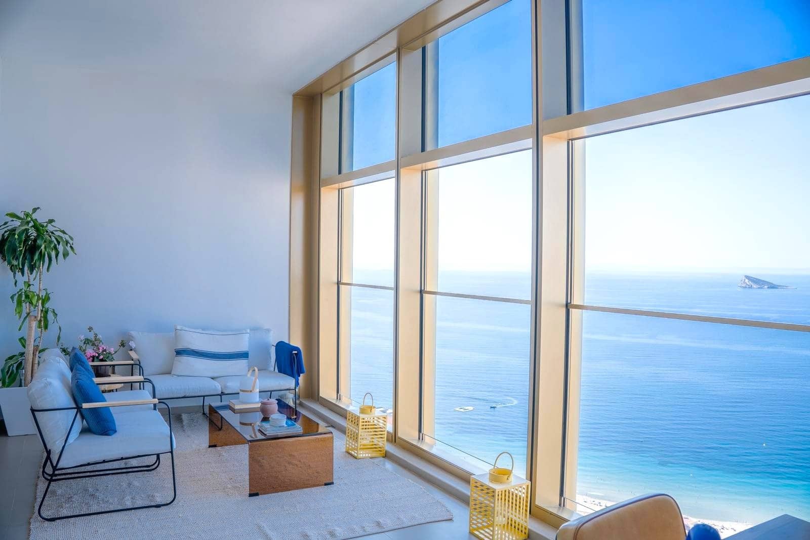 2 bedroom Apartment for sale in Benidorm with pool garage - € 749,000 (Ref: 9610831)