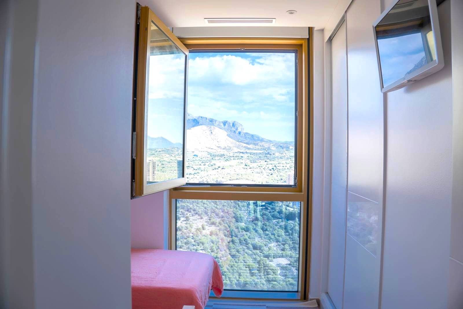 2 bedroom Apartment for sale in Benidorm with pool garage - € 749,000 (Ref: 9610831)